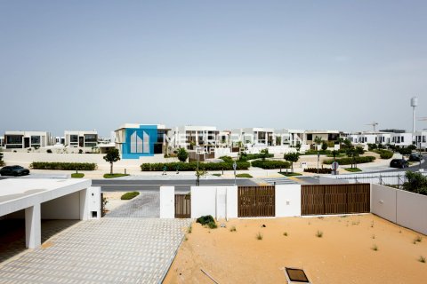 Villa en venta en Abu Dhabi, EAU 6 dormitorios, 2030 m2 № 695828 - foto 3