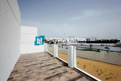 Villa en venta en Abu Dhabi, EAU 6 dormitorios, 2030 m2 № 695828 - foto 22