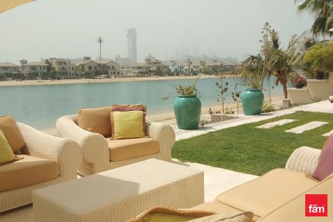 Vila di Palm Jumeirah, Dubai, UAE 4 bilik tidur, 657.7 meter persegi № 645876 - foto 2