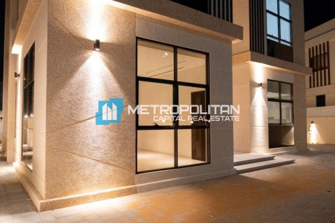Vila na Yas Island, Abu Dhabi, SAE 5 spální, 672.1 m2 č. 690667 - Fotografia 14