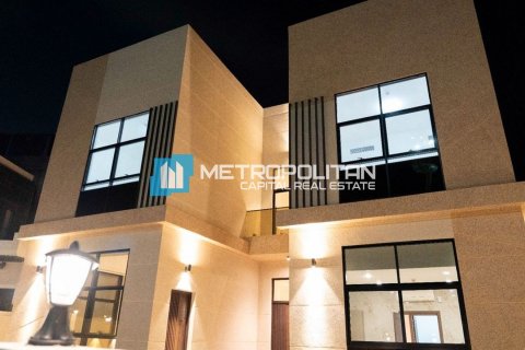 Vila na Yas Island, Abu Dhabi, SAE 5 spální, 672.1 m2 č. 690667 - Fotografia 13