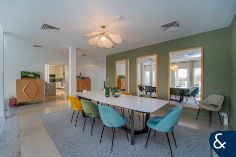 Villa till försäljning i Arabian Ranches, Dubai, UAE 5 sovrum, 575 kvm Nr. 666566 - fotografi 3