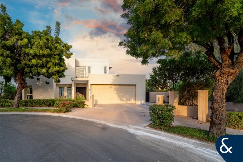 Villa till försäljning i Arabian Ranches, Dubai, UAE 5 sovrum, 575 kvm Nr. 666566 - fotografi 16