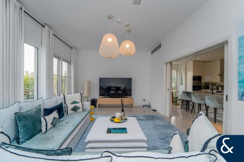 Villa till försäljning i Arabian Ranches, Dubai, UAE 5 sovrum, 575 kvm Nr. 666566 - fotografi 4