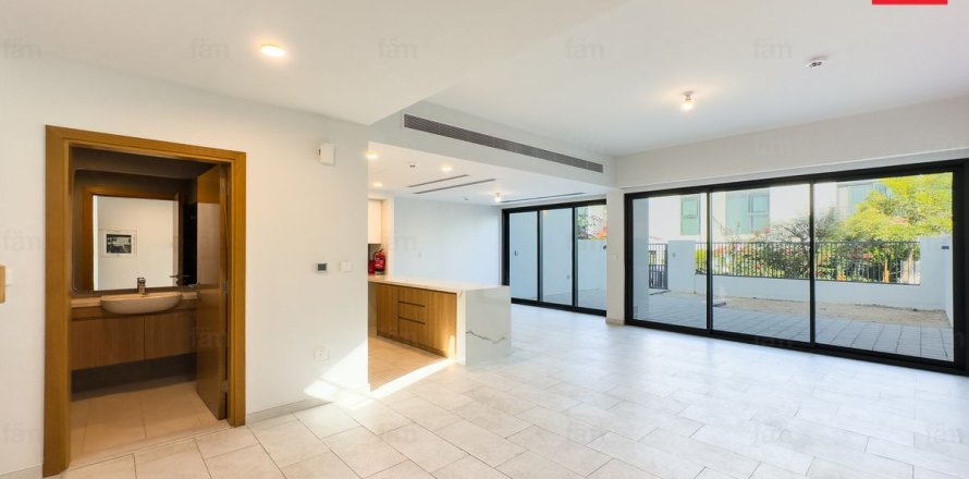 Rumah bandar di Dubai, UAE 3 bilik tidur, 161 meter persegi № 691358