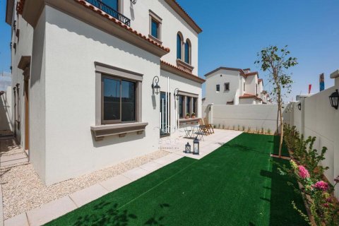 Townhouse in Khalifa City, Abu Dhabi, UAE 3 bedrooms, 157.9 sq.m. № 579713 - photo 1