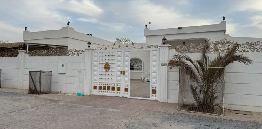 Villa i Seih Al Ghubb, Ras Al Khaimah, UAE 5 sovrum, 929 kvm Nr. 735245
