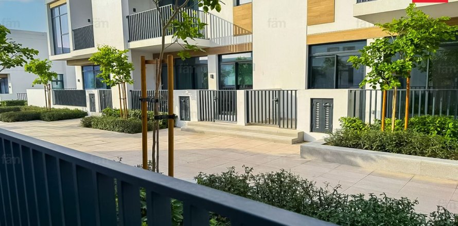 Villa em Dubai, EAU 3 quartos, 125 m2 № 739800