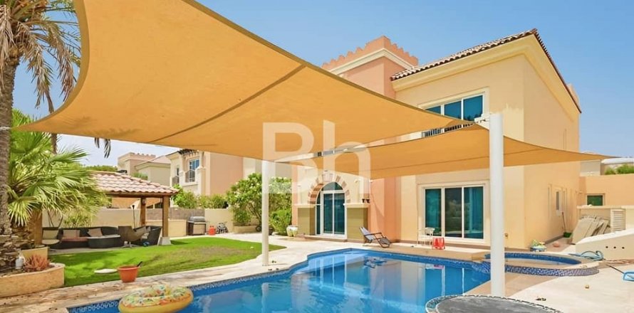 Вилла в Dubai Sports City, Дубай, ОАЭ 5 спален, 446м2 № 614723