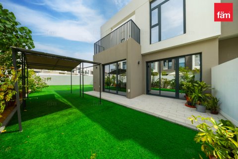 ویلا در Dubai ، امارات متحده عربی 4 خوابه ، 328.5 متر مربع.  شماره 705598