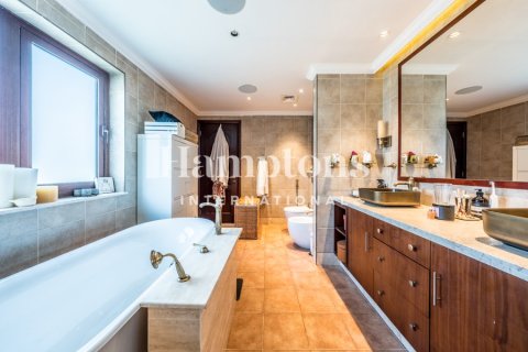Vila di Jumeirah Golf Estates, Dubai, UAE 5 bilik tidur, 690.45509600 meter persegi № 707815 - foto 15
