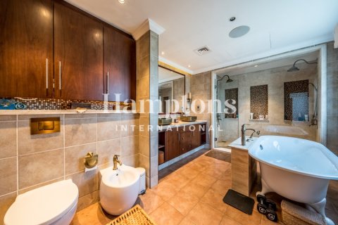 Vila di Jumeirah Golf Estates, Dubai, UAE 5 bilik tidur, 690.45509600 meter persegi № 707815 - foto 20