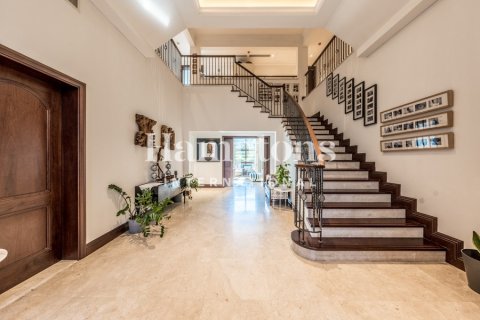 Vila di Jumeirah Golf Estates, Dubai, UAE 5 bilik tidur, 690.45509600 meter persegi № 707815 - foto 10