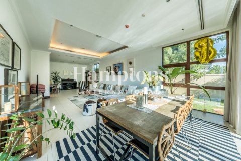 Vila di Jumeirah Golf Estates, Dubai, UAE 5 bilik tidur, 690.45509600 meter persegi № 707815 - foto 25