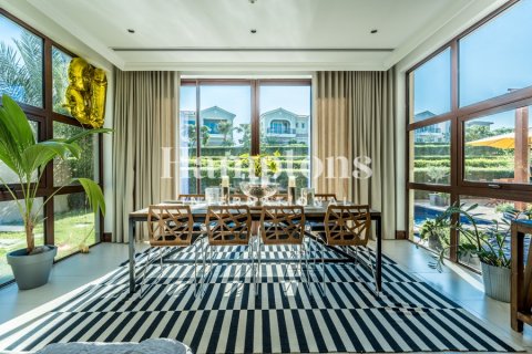 Vila di Jumeirah Golf Estates, Dubai, UAE 5 bilik tidur, 690.45509600 meter persegi № 707815 - foto 9