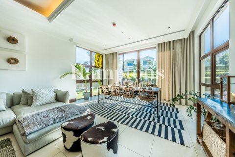 Vila di Jumeirah Golf Estates, Dubai, UAE 5 bilik tidur, 690.45509600 meter persegi № 707815 - foto 11