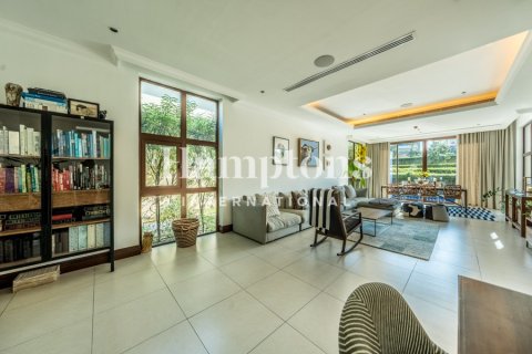 Vila di Jumeirah Golf Estates, Dubai, UAE 5 bilik tidur, 690.45509600 meter persegi № 707815 - foto 7