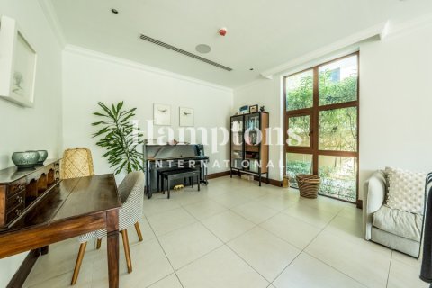 Vila di Jumeirah Golf Estates, Dubai, UAE 5 bilik tidur, 690.45509600 meter persegi № 707815 - foto 18