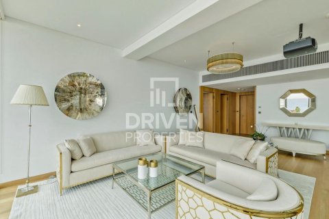 Apartmen di Jumeirah, Dubai, UAE 1 bilik tidur, 150.41 meter persegi № 756833 - foto 5