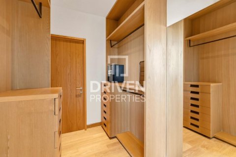 Apartmen di Jumeirah, Dubai, UAE 1 bilik tidur, 150.41 meter persegi № 756833 - foto 15