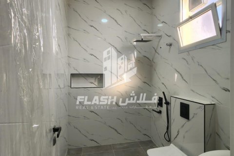 Vilë në Al Riffa, Ras Al Khaimah, Emiratet e Bashkuara Arabe 4 dhoma gjumi, 929 m2. № 611678 - Foto 2