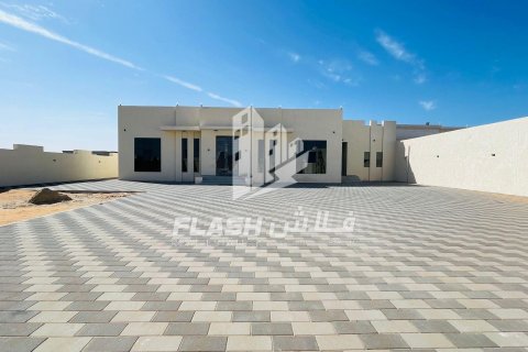 Vilë në Al Riffa, Ras Al Khaimah, Emiratet e Bashkuara Arabe 4 dhoma gjumi, 929 m2. № 611678 - Foto 3