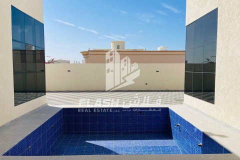 Vilë në Al Riffa, Ras Al Khaimah, Emiratet e Bashkuara Arabe 4 dhoma gjumi, 929 m2. № 611678 - Foto 5