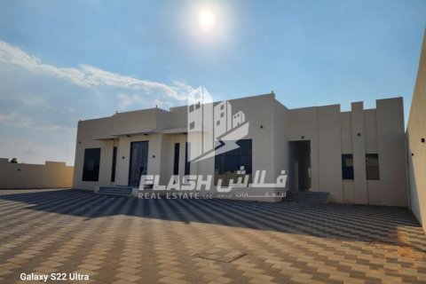 Vilë në Al Riffa, Ras Al Khaimah, Emiratet e Bashkuara Arabe 4 dhoma gjumi, 929 m2. № 611678 - Foto 1
