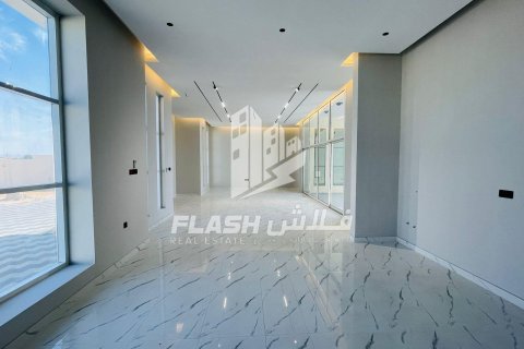 Vilë në Al Riffa, Ras Al Khaimah, Emiratet e Bashkuara Arabe 4 dhoma gjumi, 929 m2. № 611678 - Foto 6