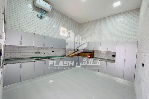 Vilë në Al Riffa, Ras Al Khaimah, Emiratet e Bashkuara Arabe 4 dhoma gjumi, 929 m2. № 611678 - Foto 12
