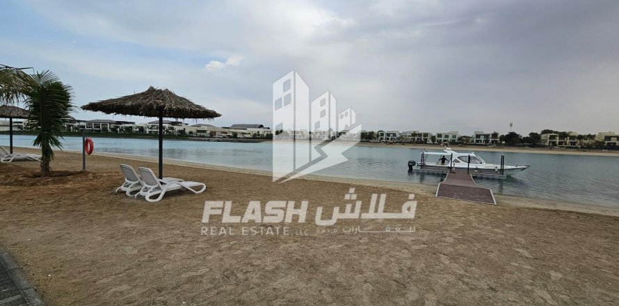 Řadový dům v Mina Al Arab, Ras Al Khaimah, SAE 2 ložnice, 233.3 m² Č.: 611682