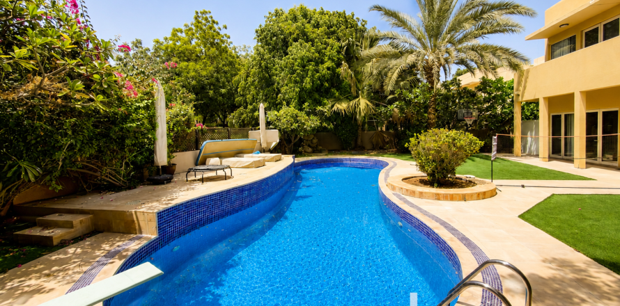 Villa in Arabian Ranches, Dubai, VAE 5 slaapkamers, 450.49 vr.m. nr 753620