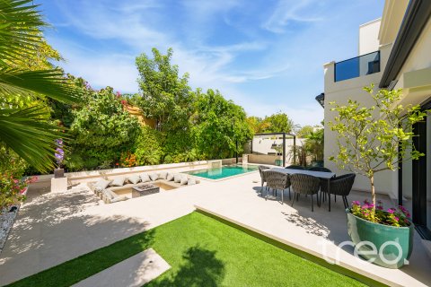 Vila u Meadows, Dubai, UAE 5 spavaćih soba, 408.77 m2 Br. 753614 - fotografija 29