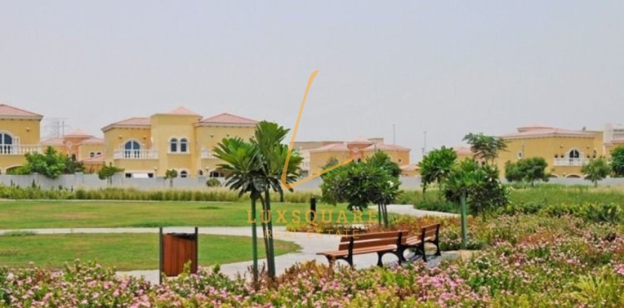 Vilă în Jumeirah Park, Dubai, EAU 3 dormitoare, 861 mp.  №718669