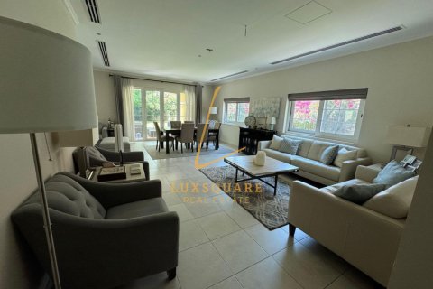 Vilă de închiriat în Jumeirah Park, Dubai, EAU 3 dormitoare, 861 mp. №718669 - poză 2
