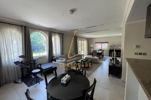 Vilă de închiriat în Jumeirah Park, Dubai, EAU 3 dormitoare, 861 mp. №718669 - poză 3