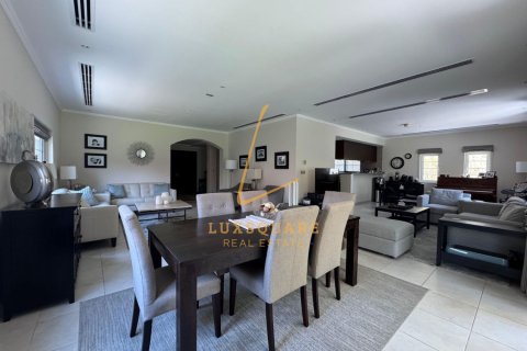 Vilă de închiriat în Jumeirah Park, Dubai, EAU 3 dormitoare, 861 mp. №718669 - poză 4