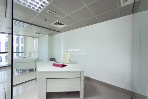 Office in Jumeirah Lake Towers, Dubai, UAE 95.1 sq.m. № 628703 - photo 6
