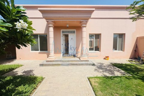 Villa uthyres i Umm Suqeim, Dubai, UAE 3 sovrum, 325.2 kvm Nr. 628657 - fotografi 1