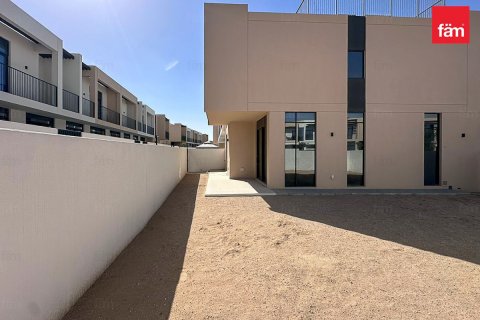 Зняти в оренду віллу в Дубай, ОАЕ 4 спальні, 334.6м2, № 692896 - фото 3