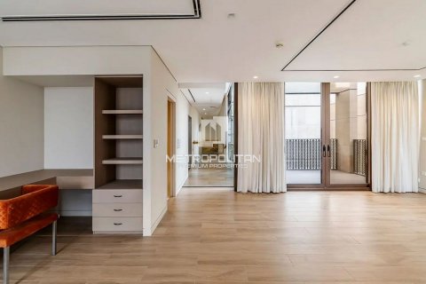 Vilë në Jumeirah, Dubai, Emiratet e Bashkuara Arabe 5 dhoma gjumi, 373 m2. № 592222 - Foto 4