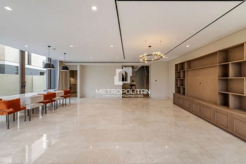 Vilë në Jumeirah, Dubai, Emiratet e Bashkuara Arabe 5 dhoma gjumi, 373 m2. № 592222 - Foto 1