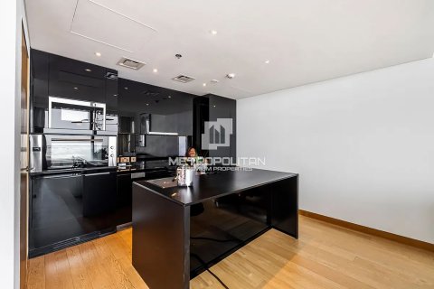 Apartment in Jumeirah, Dubai, UAE 1 bedroom, 150 sq.m. № 592262 - photo 4