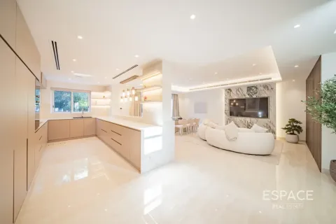 Villa in The Lakes, Dubai, VAE: 3 Schlafzimmer, 245 m2 Nr. 738062