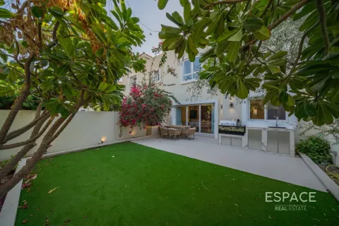 فيلا للبيع في البحيرات، دبي، الإمارات العربية المتحدة 3 غرفة نوم ، 245 متر مربع ، رقم 738062 - صورة 18