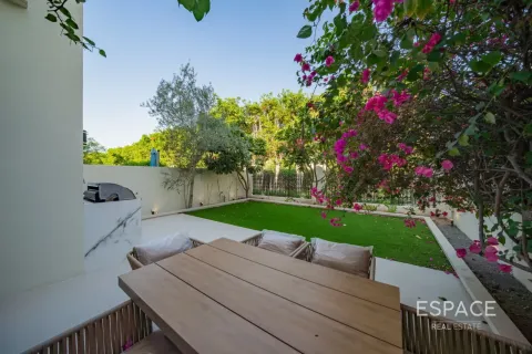 فيلا للبيع في البحيرات، دبي، الإمارات العربية المتحدة 3 غرفة نوم ، 245 متر مربع ، رقم 738062 - صورة 19