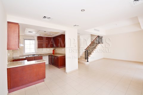 Radhus uthyres i Arabian Ranches 2, Dubai, UAE 2 sovrum, 175.49376700 kvm Nr. 690614 - fotografi 11