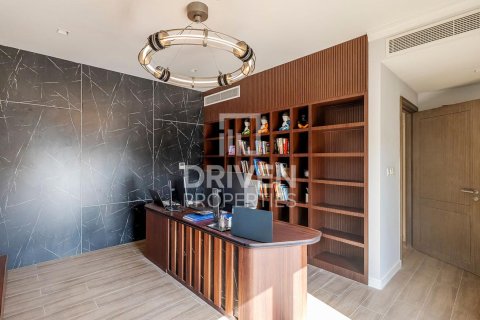 Townhouse til salg i Jumeirah, Dubai, UAE 4 soveværelser, 445.47 kvm № 742807 - foto 3