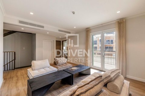 Townhouse til salg i Jumeirah, Dubai, UAE 4 soveværelser, 445.47 kvm № 742807 - foto 8