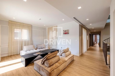 Townhouse til salg i Jumeirah, Dubai, UAE 4 soveværelser, 445.47 kvm № 742807 - foto 9